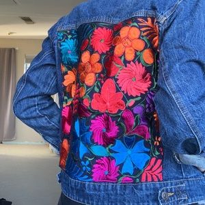 EMBROIDERED JEAN JACKET